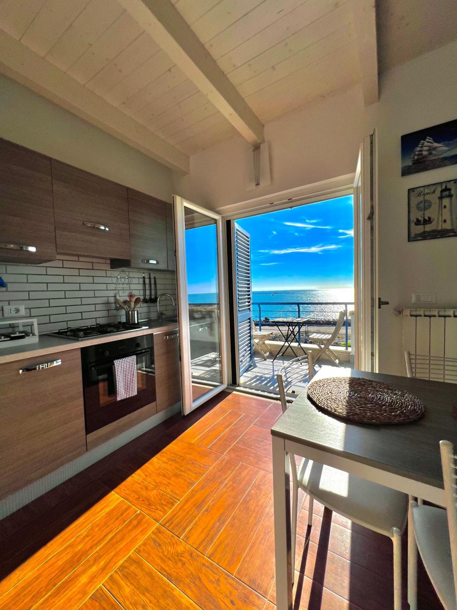 Alba Suite-Rome Airport Fco-Fronte Mare Fiumicino Exterior photo
